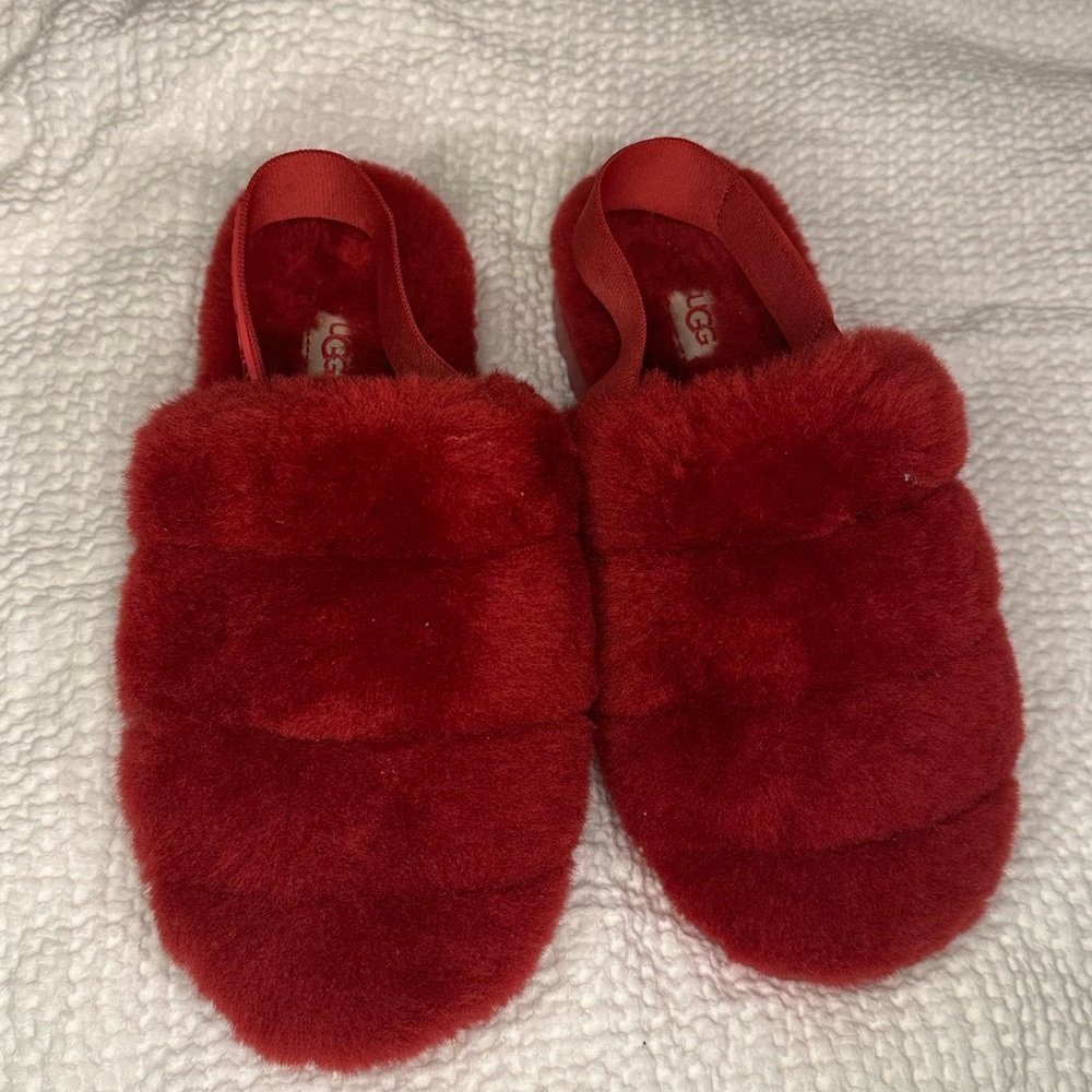 NWOT UGG fluffy slides, size 8